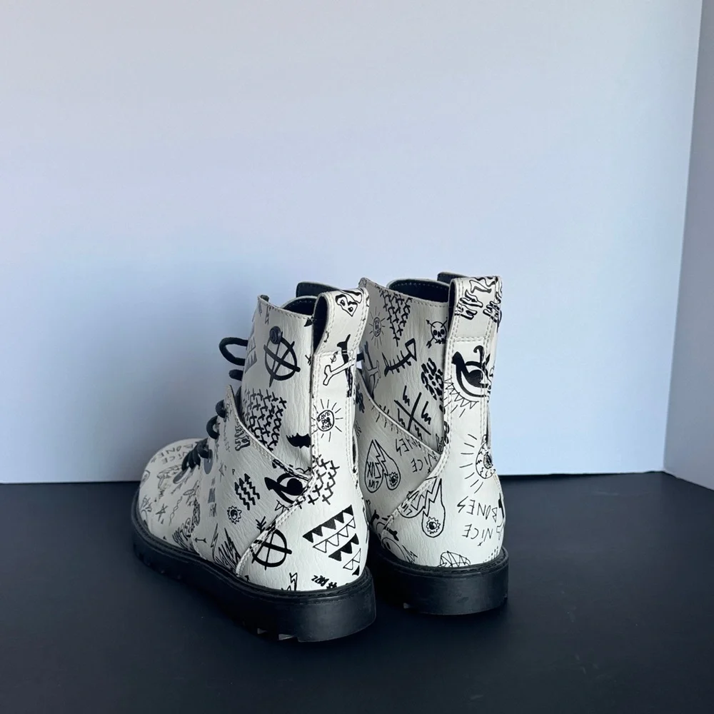 Volcom Youth Combat Boots‎ Size 7 Graphic Print Lace Up NWOT Fits Women’s 8.5